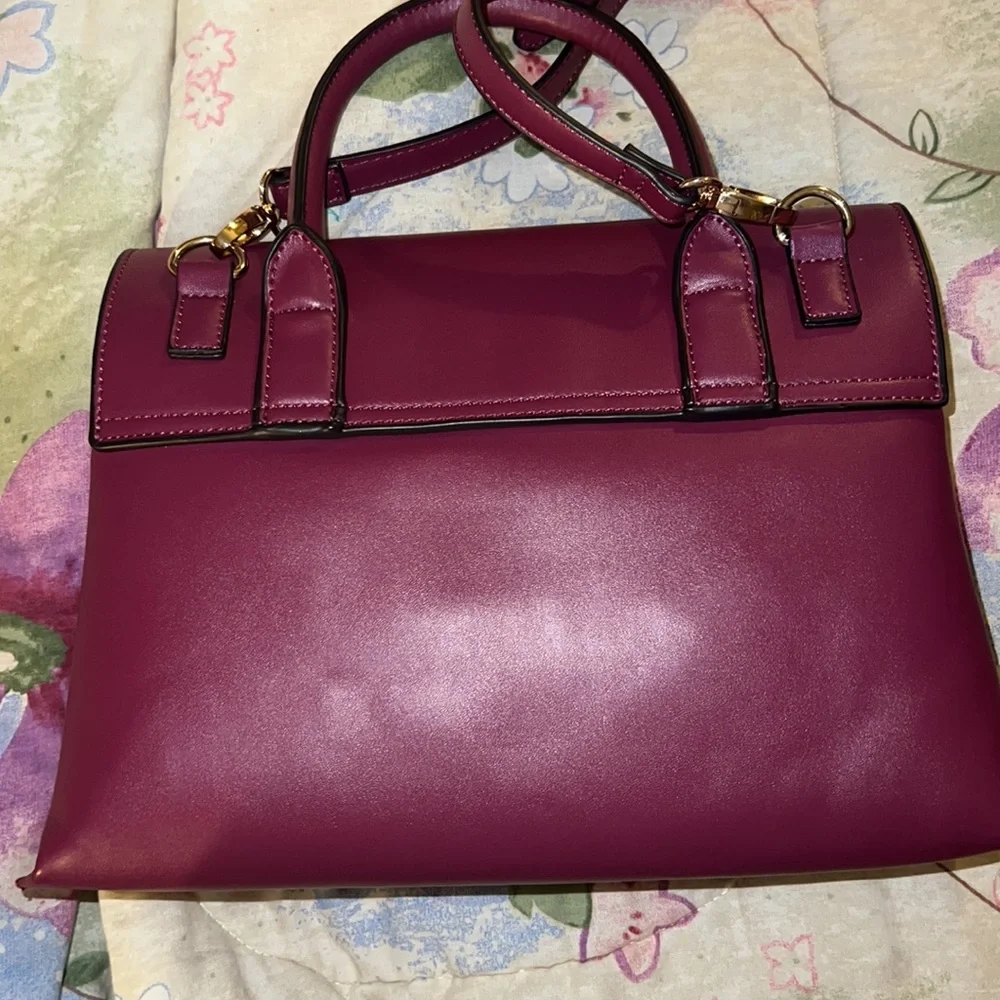 New burgundy maroon red handbag with straps - Picture 4 of 9